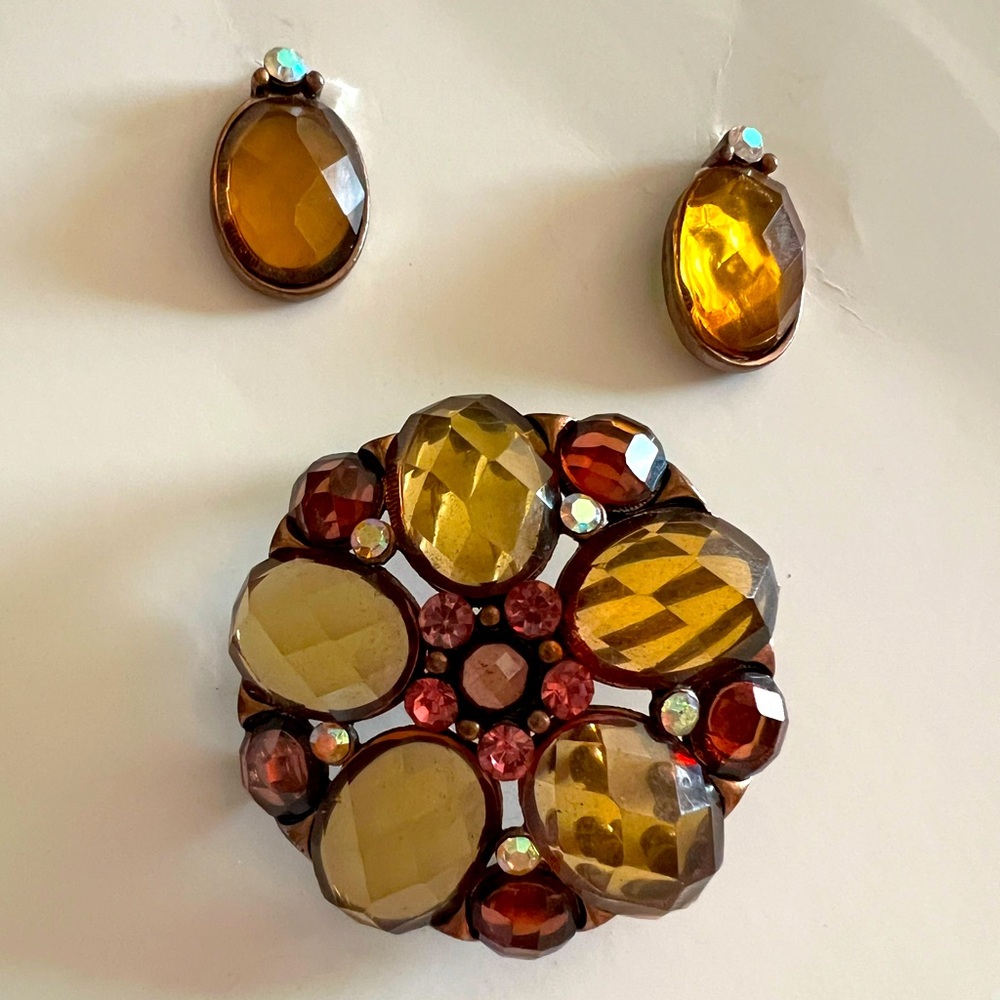Elegant Amber tone and Gold tone Jewelry Set from the 80’s